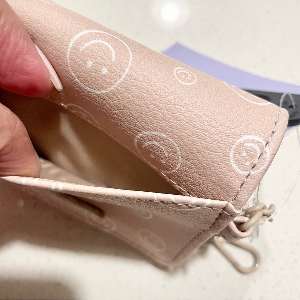 Madden Girl Smiley Face Pouch - Picture 7 of 8